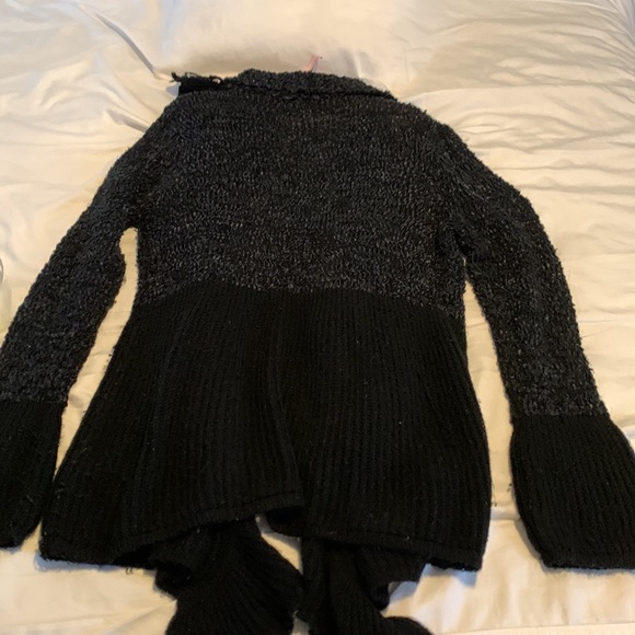 Melanie Lyne Sweater,  Black, long sleeves, high low length, L. - Picture 4 of 11
